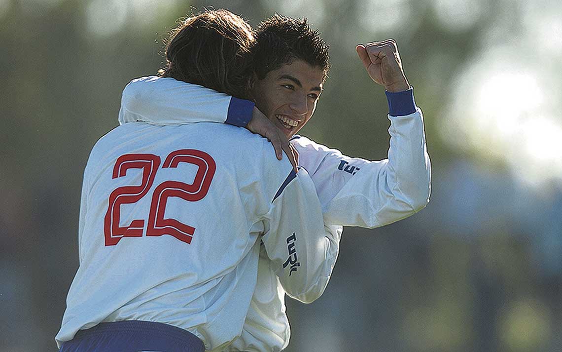 Tenfield.com » Luis Suárez con el brazalete